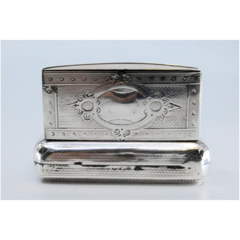 Description: Silver snuff box with engraving involving a coat of arms for monogram and a hinged lid. Metal: Silver. Origin: European. Brand: Absent. Weight: 63.17 grams. Dimensions: 7.8x1.9cm. Content: 925/1000. Assay Mark: Yes, illegible.