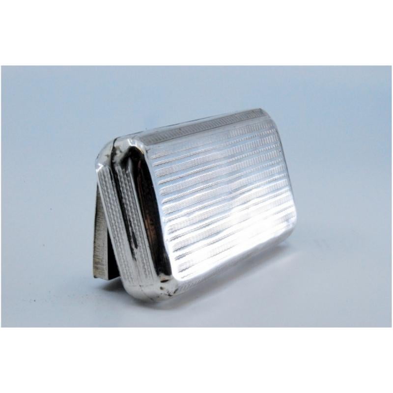 20th Century Silver snuff box with coat-of-arms engraving and hinged lid For Sale