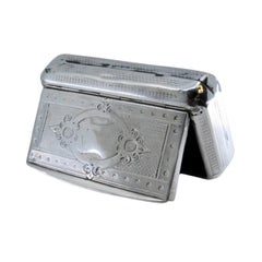 Silver snuff box with coat-of-arms engraving and hinged lid