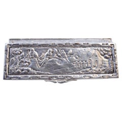 Silver snuff box with country motifs on the hinged lid and gold on the inside