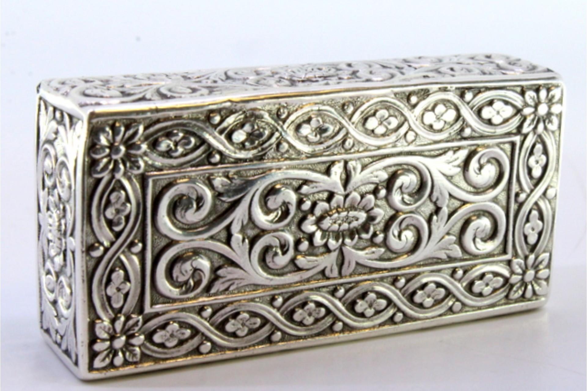 European Silver snuff box with embossed floral motifs surrounding a monogram card For Sale
