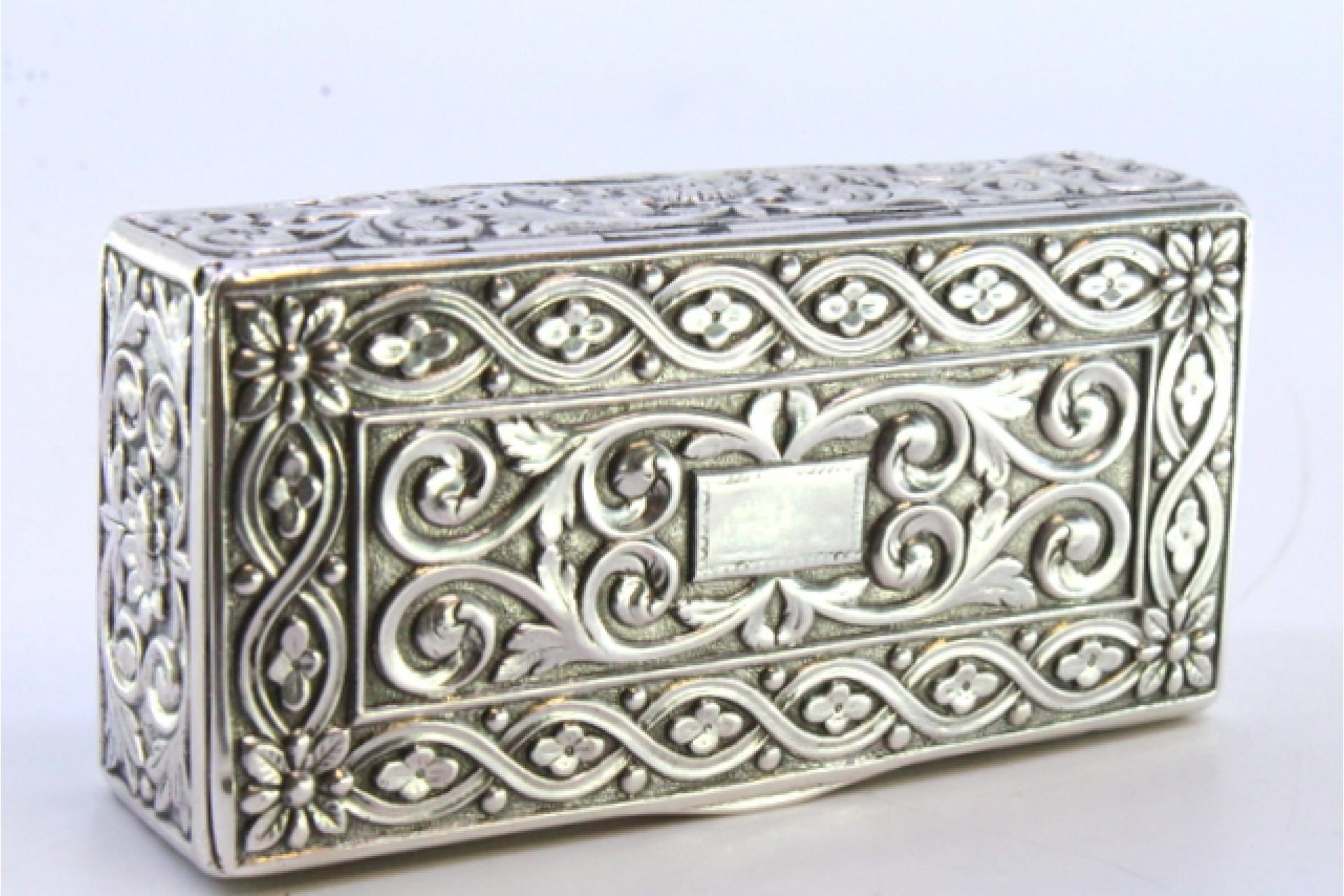 18th Century Silver snuff box with embossed floral motifs surrounding a monogram card For Sale