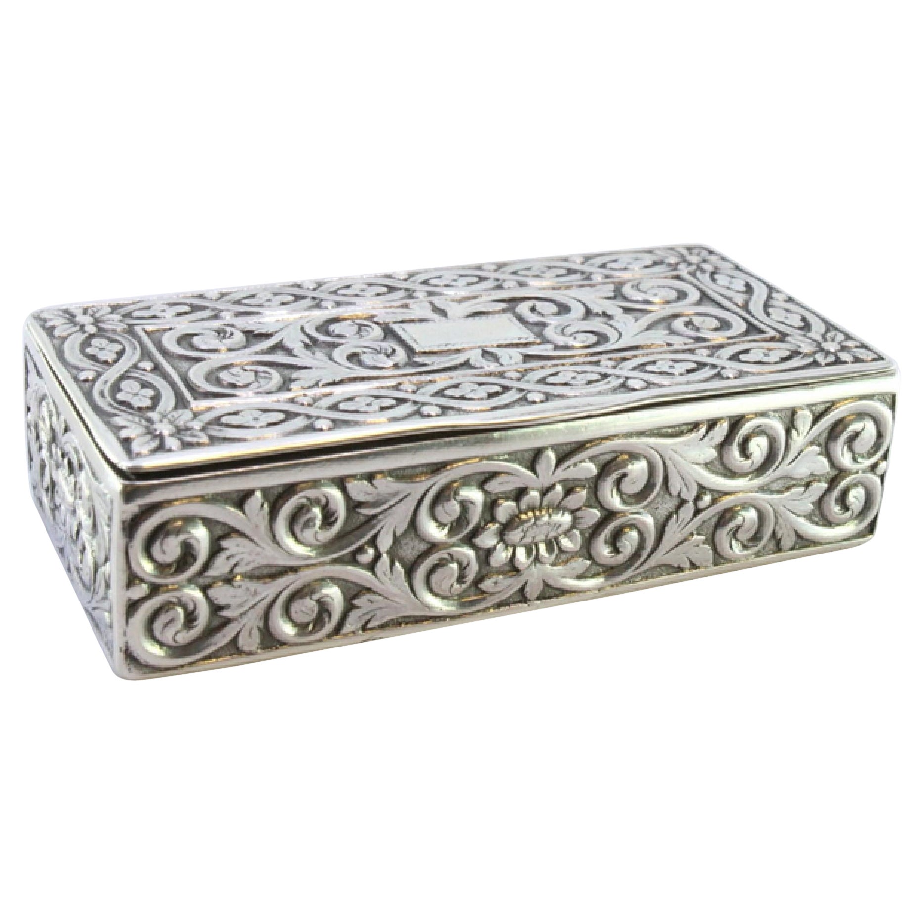 Silver snuff box with embossed floral motifs surrounding a monogram card