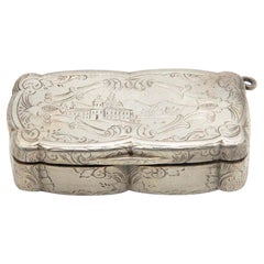 Silver snuff box with engraved houses in a frame
