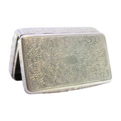 Silver snuff box with engraved surround and raised opening