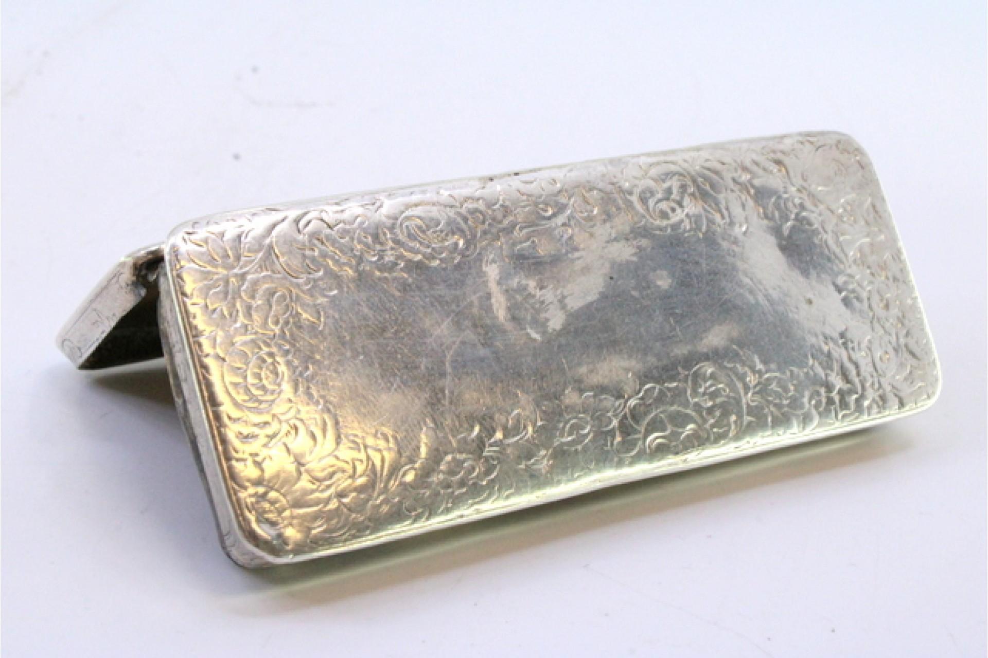 European Silver snuff box with floral motifs around monogram and gold interior For Sale