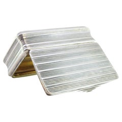 Silver snuff box with fluted reliefs along the length and a gold interior
