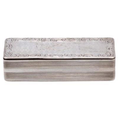 Silver snuff box with fluted reliefs