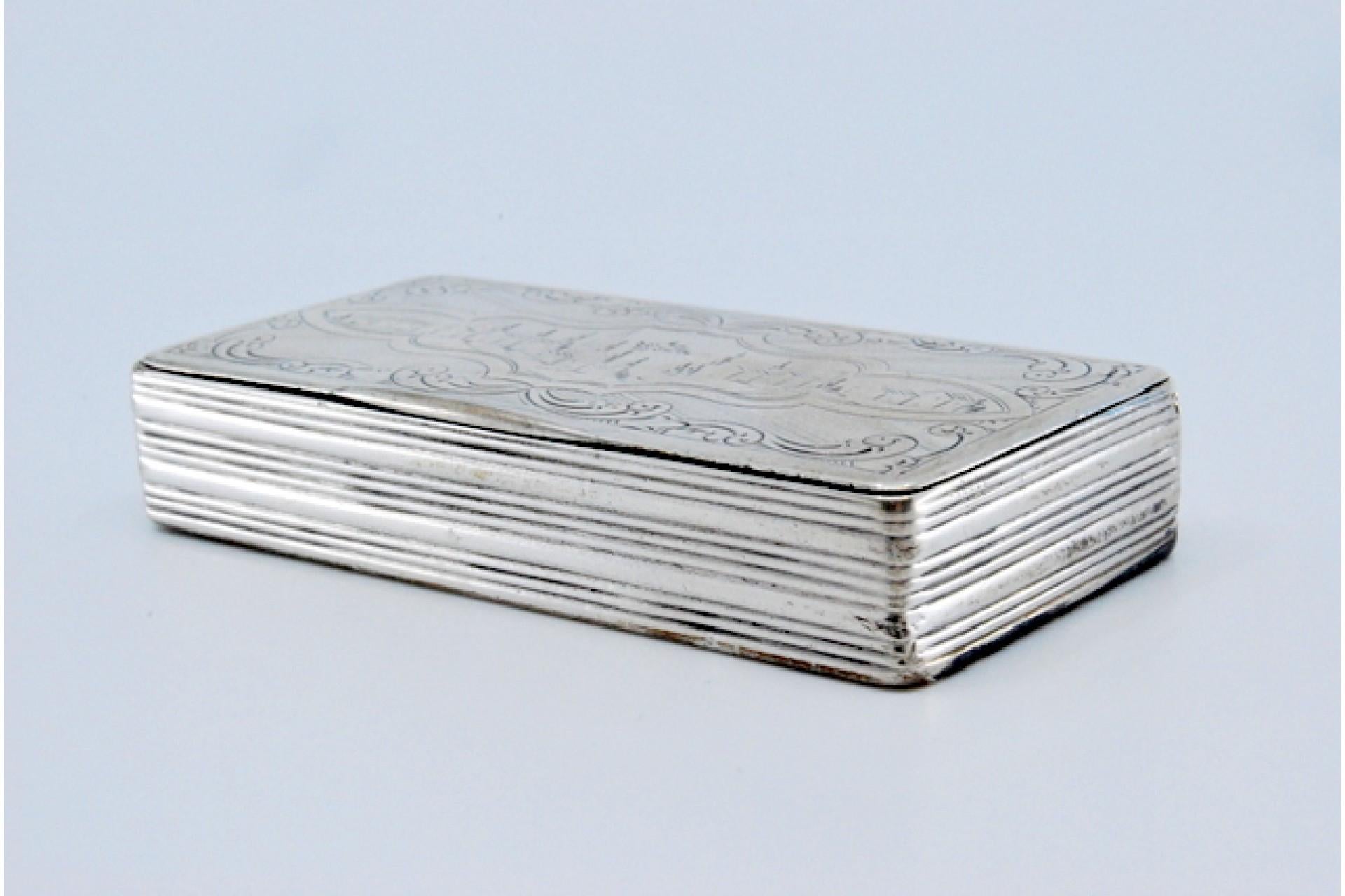 18th Century Silver snuff box with friezes and engraved city-scene lid For Sale