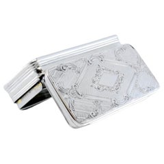 Silver snuff box with friezes and floral-engraved hinged lid