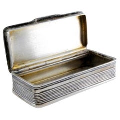 Silver snuff box with friezes, engraved with country motifs and a hinged lid