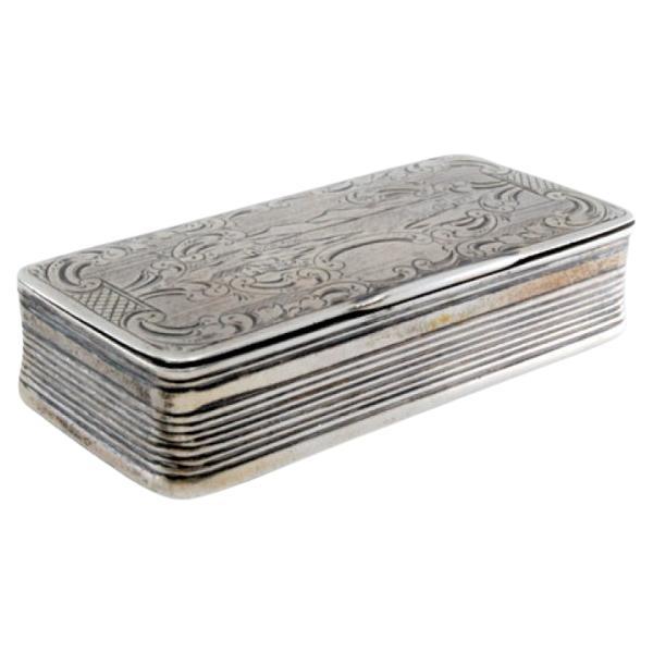 Silver snuff box with friezes, engraved with country motifs and a hinged lid