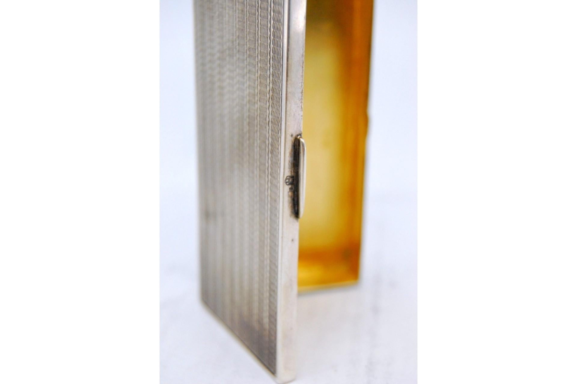 Silver snuff box with gold interior and hinged lid en venta 2