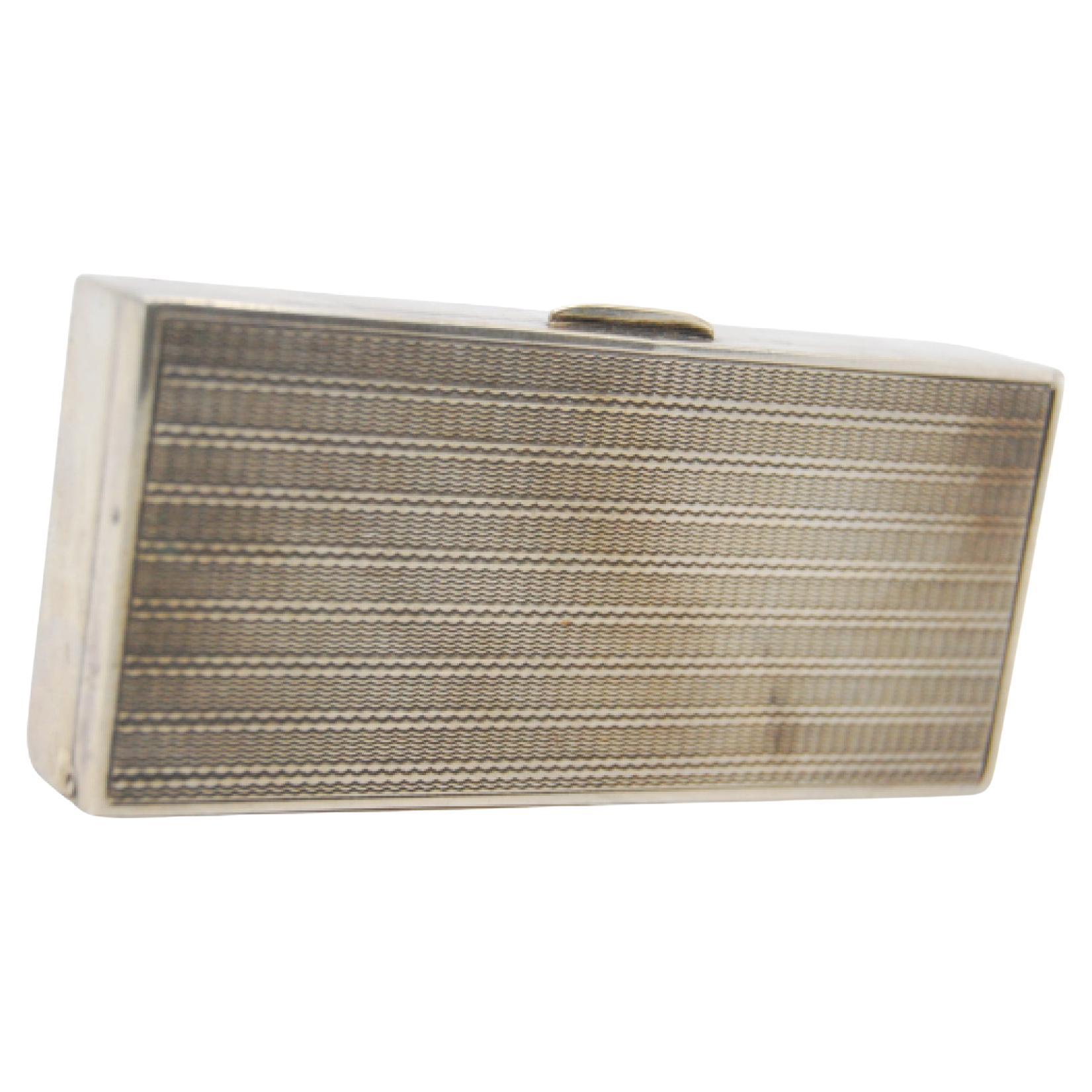 Silver snuff box with gold interior and hinged lid