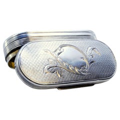 Silver snuff box with guilloche lid, floral motifs and friezes on the border