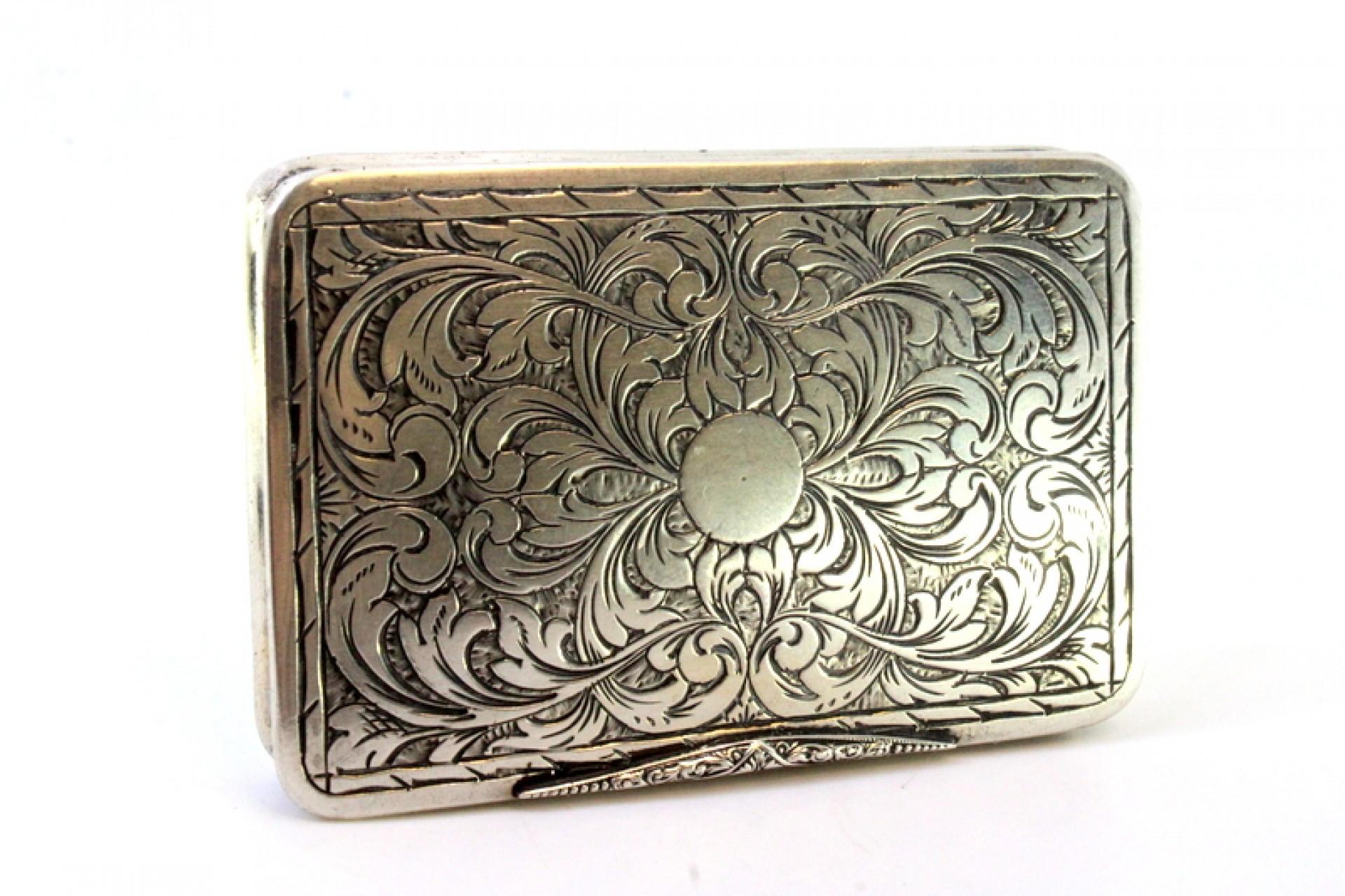 20th Century Silver snuff box with raised floral motifs, monogram card and hinged lid For Sale