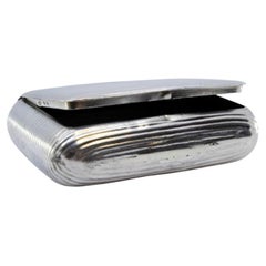 Silver snuff box with reed-shaped reliefs and a hinged lid