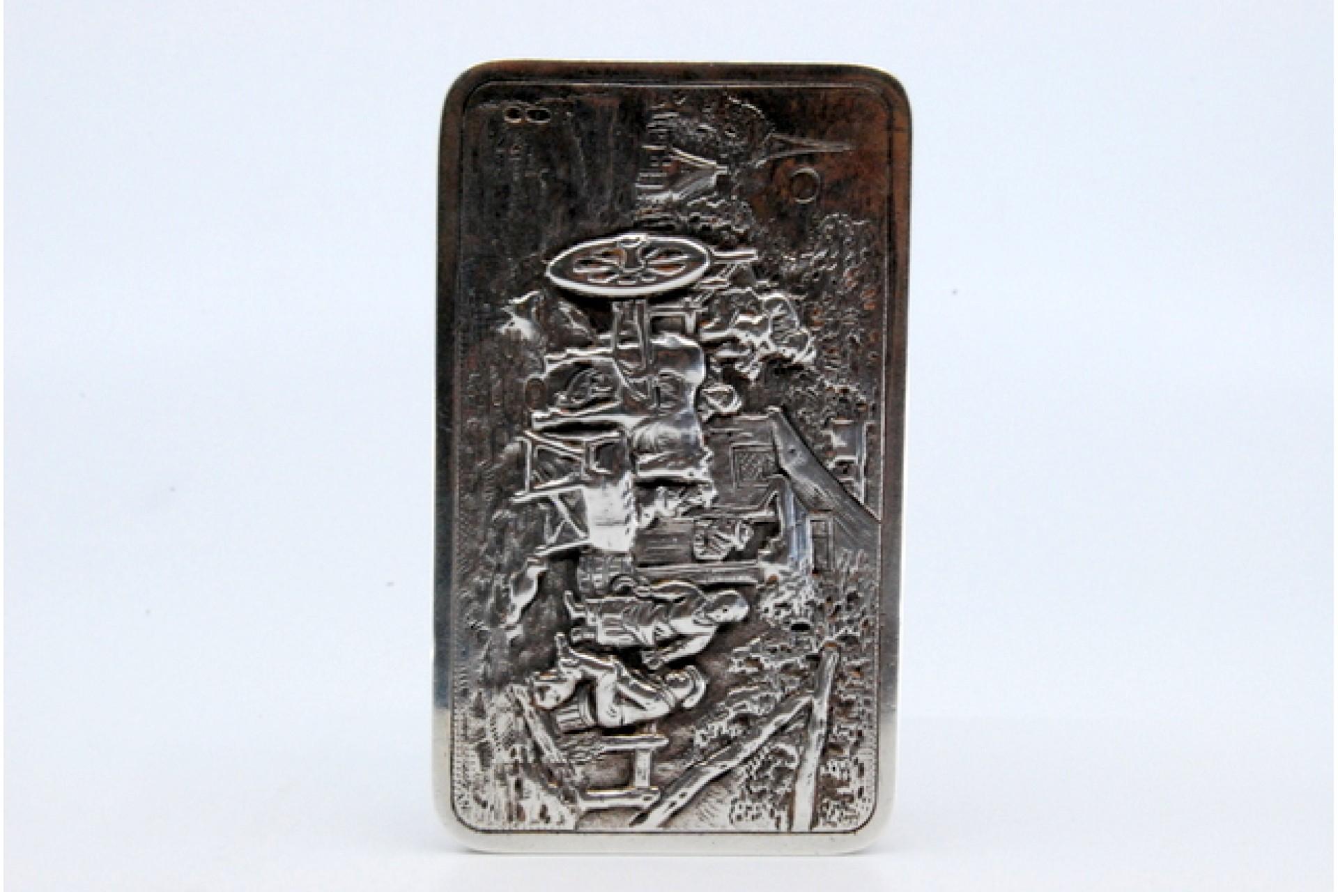 Description: Silver snuff box with relief country motifs on the hinged lid. Metal: Silver. Origin: Dutch. Brand: ABD. Weight: 79.52 grams. Dimensions: 8.1x1.9cm. Content: 833/1000. Assay Mark: Yes, since 1936. Additional information: Good condition.