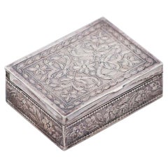 Silver snuff box with reliefs