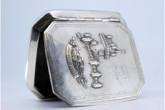 Silver snuffbox with Belém Tower in relief on the octagonal lid