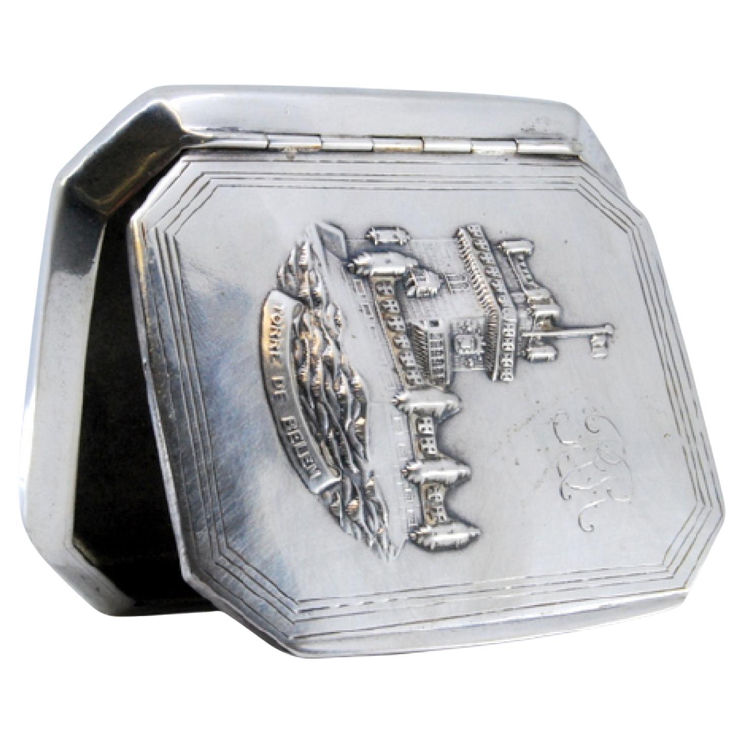 Silver snuffbox with Belém Tower in relief on the octagonal lid