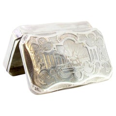 Silberne Schnupftabakdose mit Stadtansicht-Gravuren und guillochiertem Hintergrund