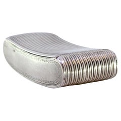 Silver snuffbox with fluting and crimped engraving, hinged lid