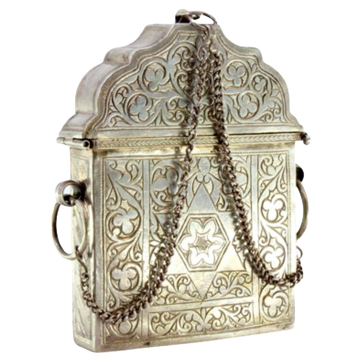 Silver snuffbox with Hebrew-style engravings and double safety chain For Sale