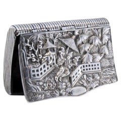 Tabatière en argent avec scène idyllique en haut-relief