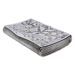 Silver snuffbox with idyllic scene in high relief