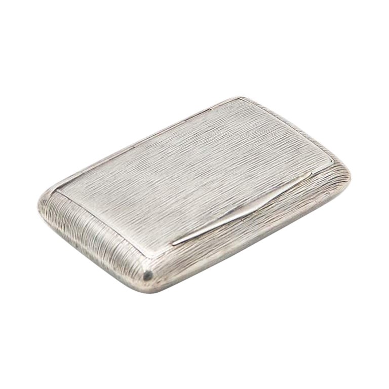 Silver snuffbox with longitudinal reliefs