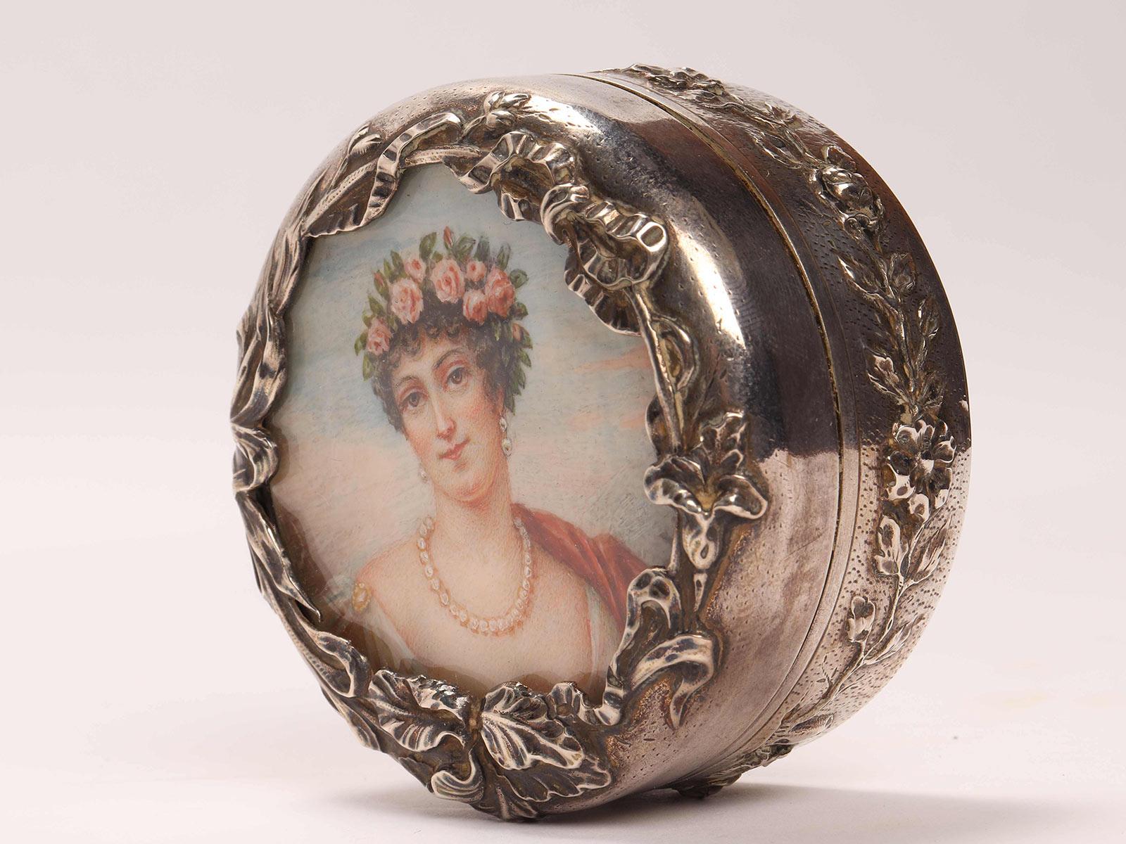 20th Century Silver snuffbox with miniature, France 1900.  For Sale