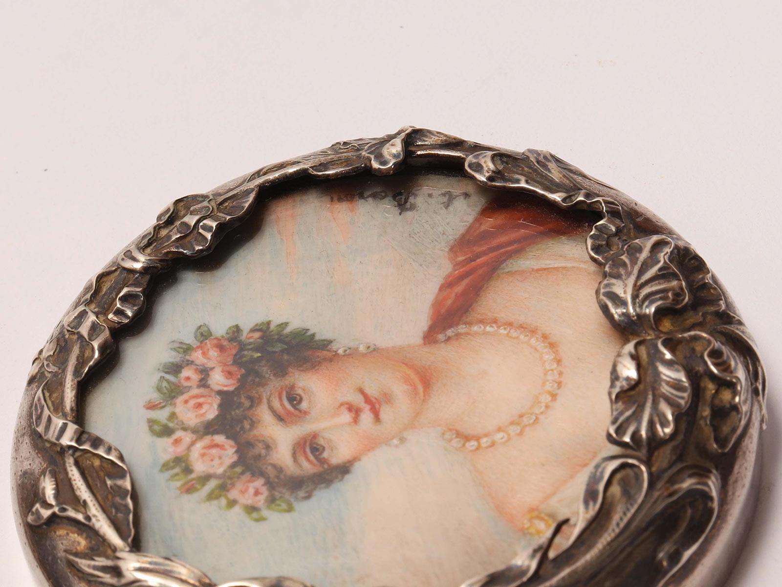 Silver snuffbox with miniature, France 1900.  For Sale 3