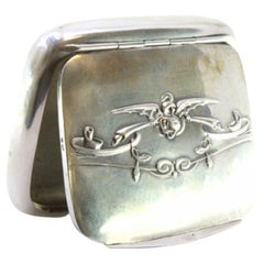 Silver snuffbox with relief lid & interior paper holder