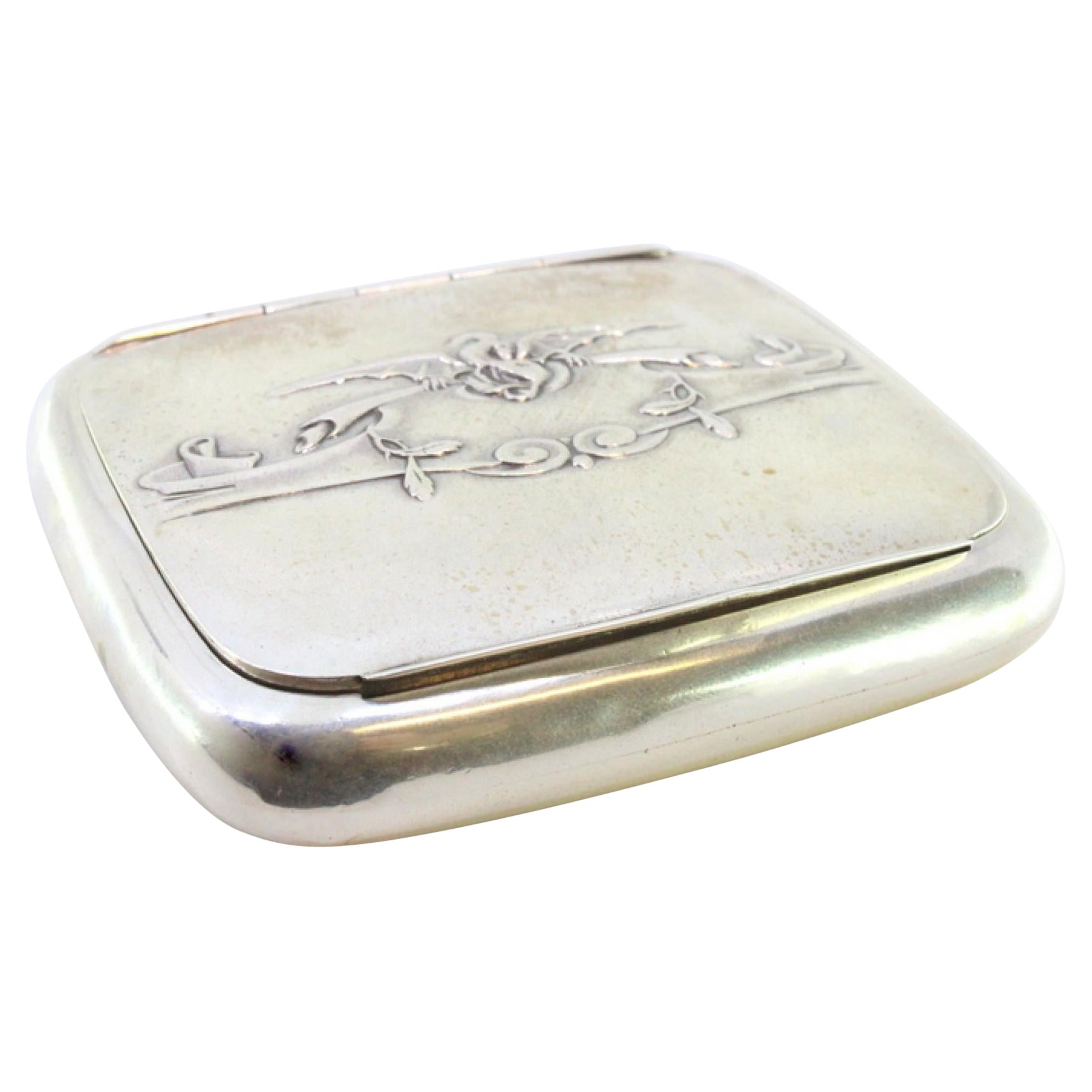 Silver snuffbox with relief lid 
interior paper holder