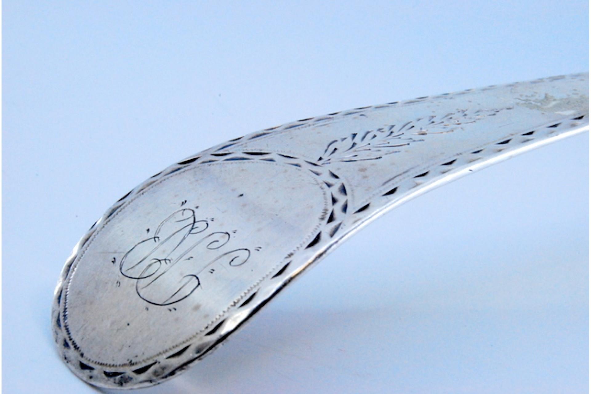 20th Century Silver soup ladle in the shape of a shell For Sale