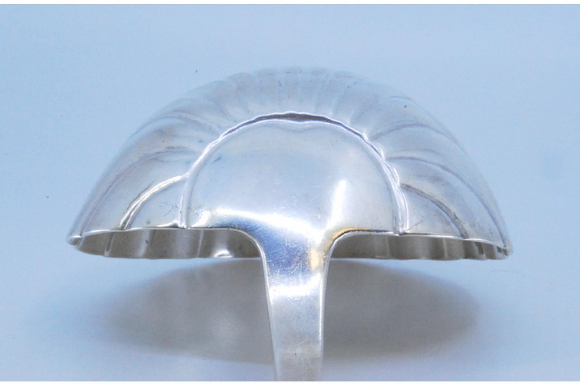 Silver soup ladle in the shape of a shell For Sale 1