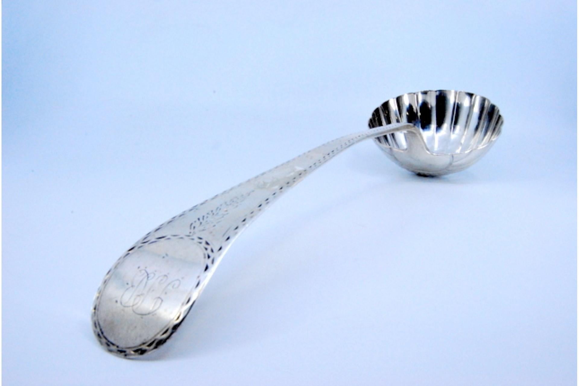 Silver soup ladle in the shape of a shell For Sale 3