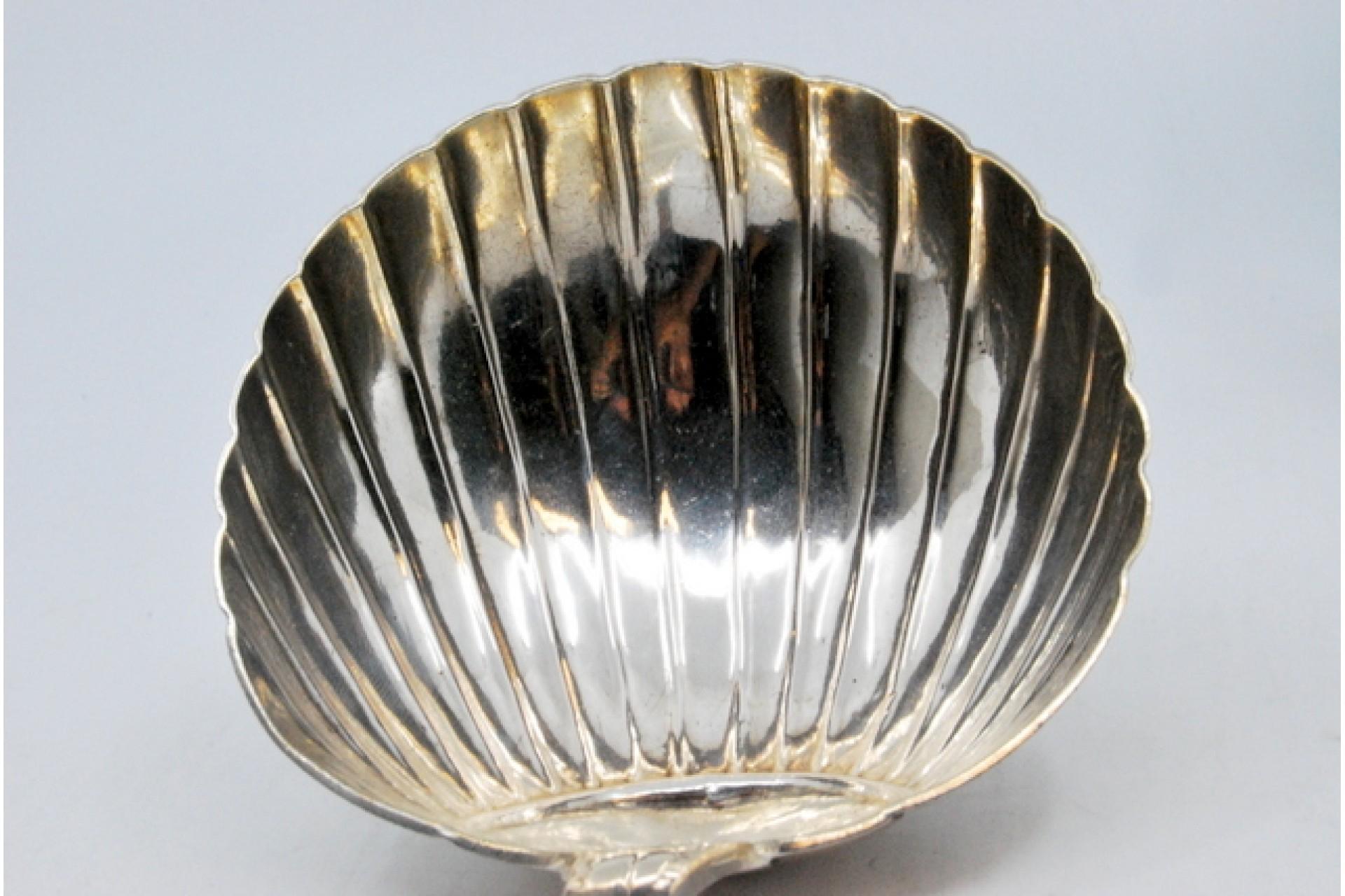 Silver soup ladle in the shape of a shell with engraving on the handle For Sale 1
