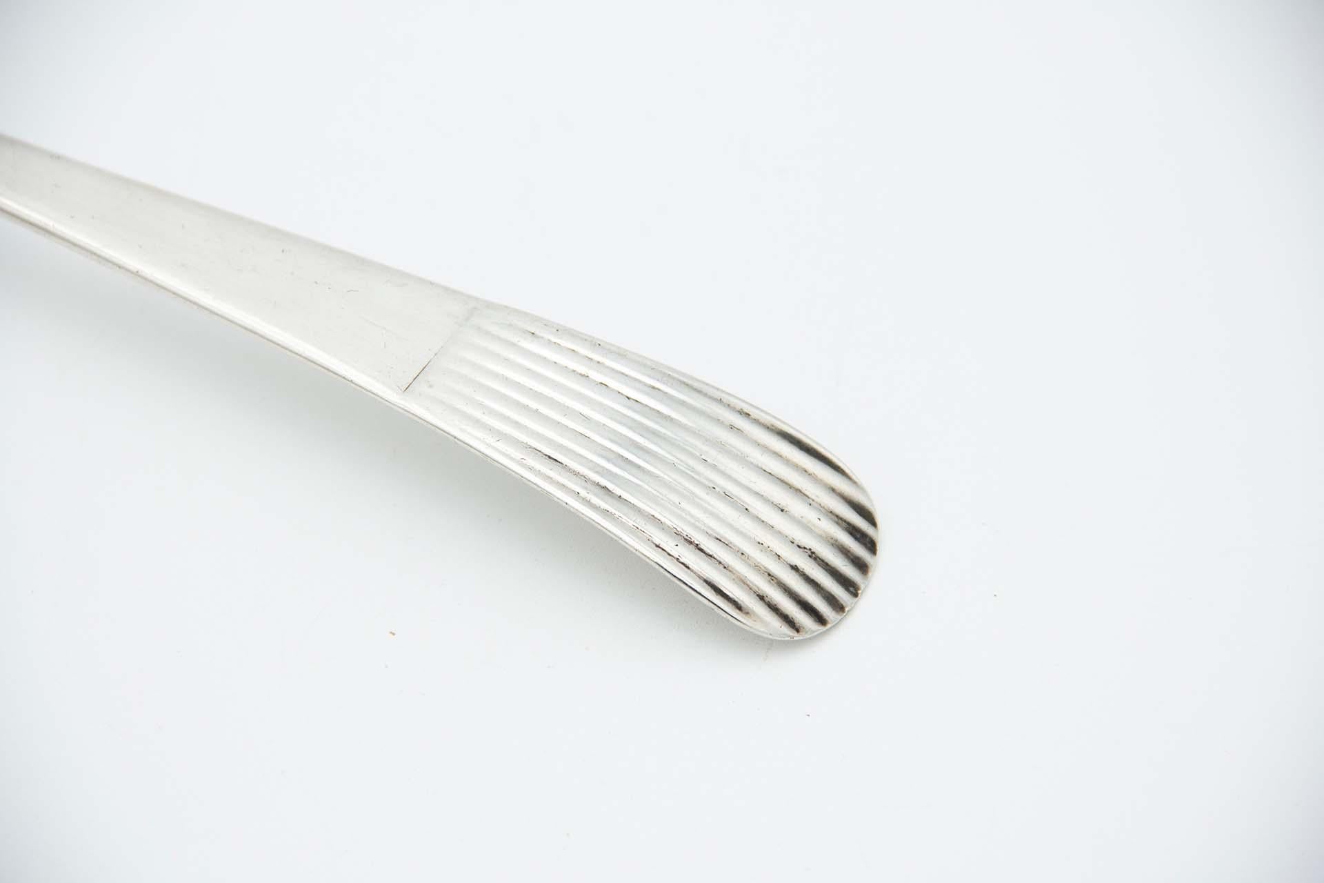 Description: Silver soup ladle with Caninhas style grooves on the handle. Metal: Silver. Origin: Portuguese. Brand: Porto Coroa. Weight: 164.24 grams. Dimensions: 31.8cmx7cm. Content: 833/1000. Assay Mark: Yes, from the 15th century to 1885.