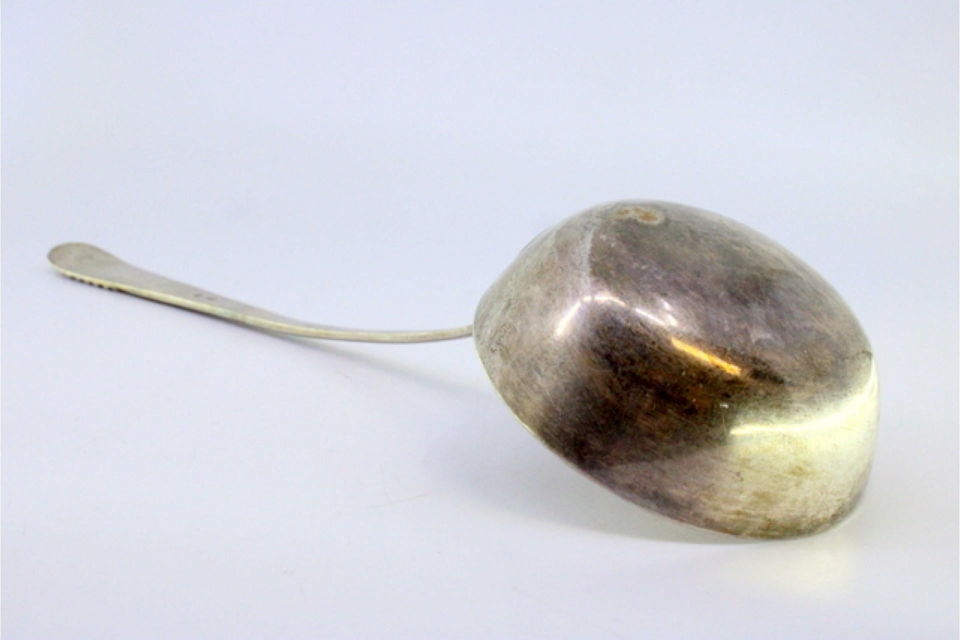 Silver soup ladle with embossed handle (Europäisch) im Angebot