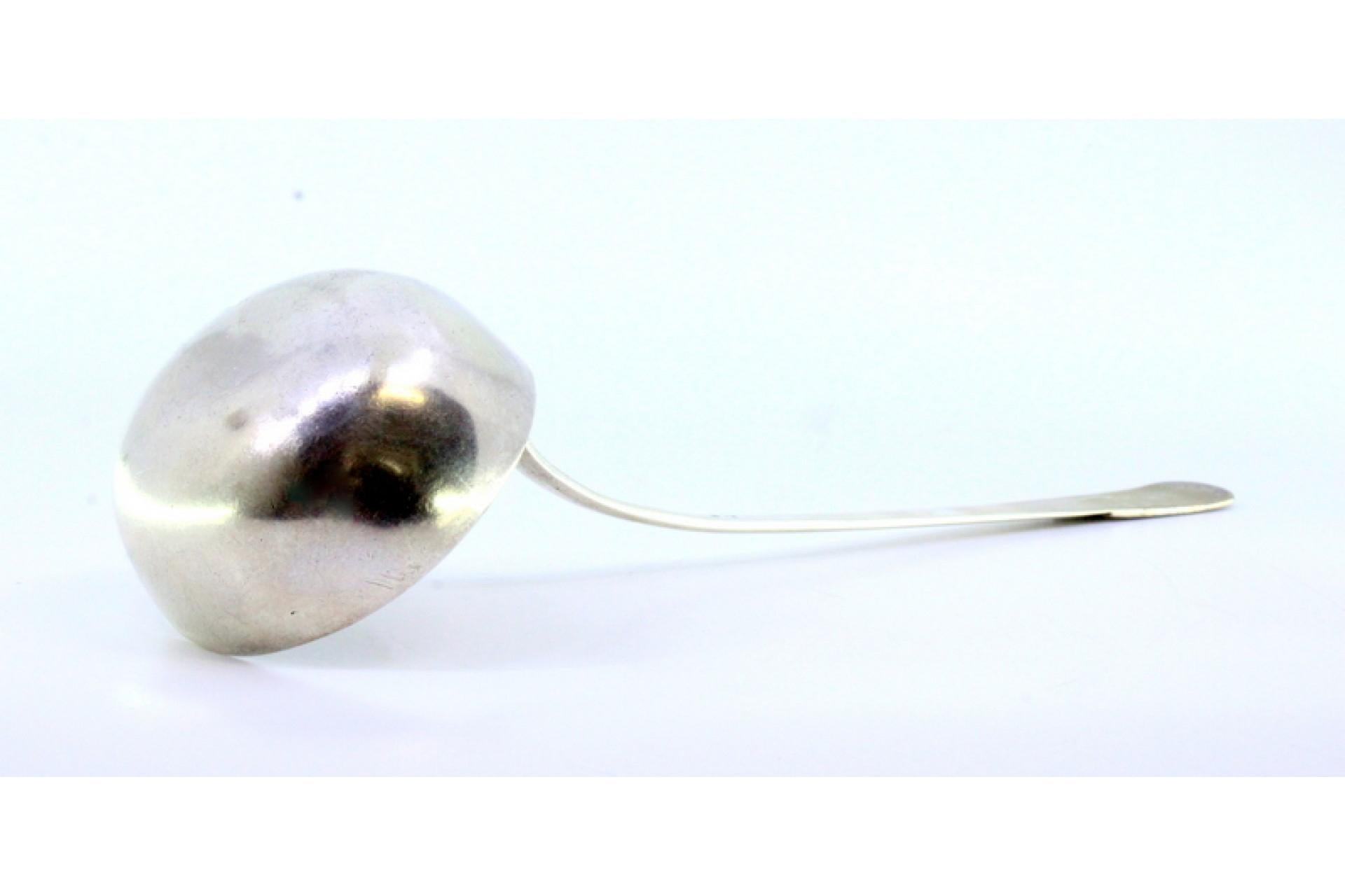 Silver soup ladle with embossed handle in the reed style (Europäisch) im Angebot
