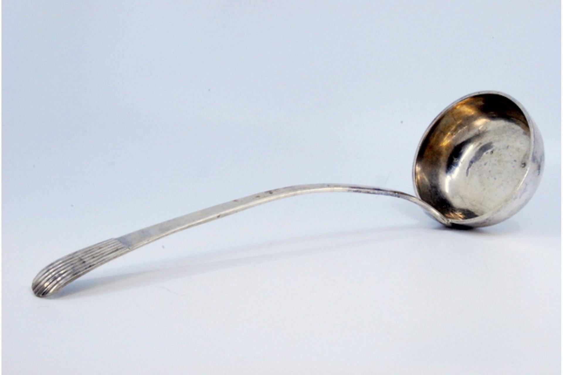 Silver soup ladle with embossed handle in the reed style (Europäisch) im Angebot