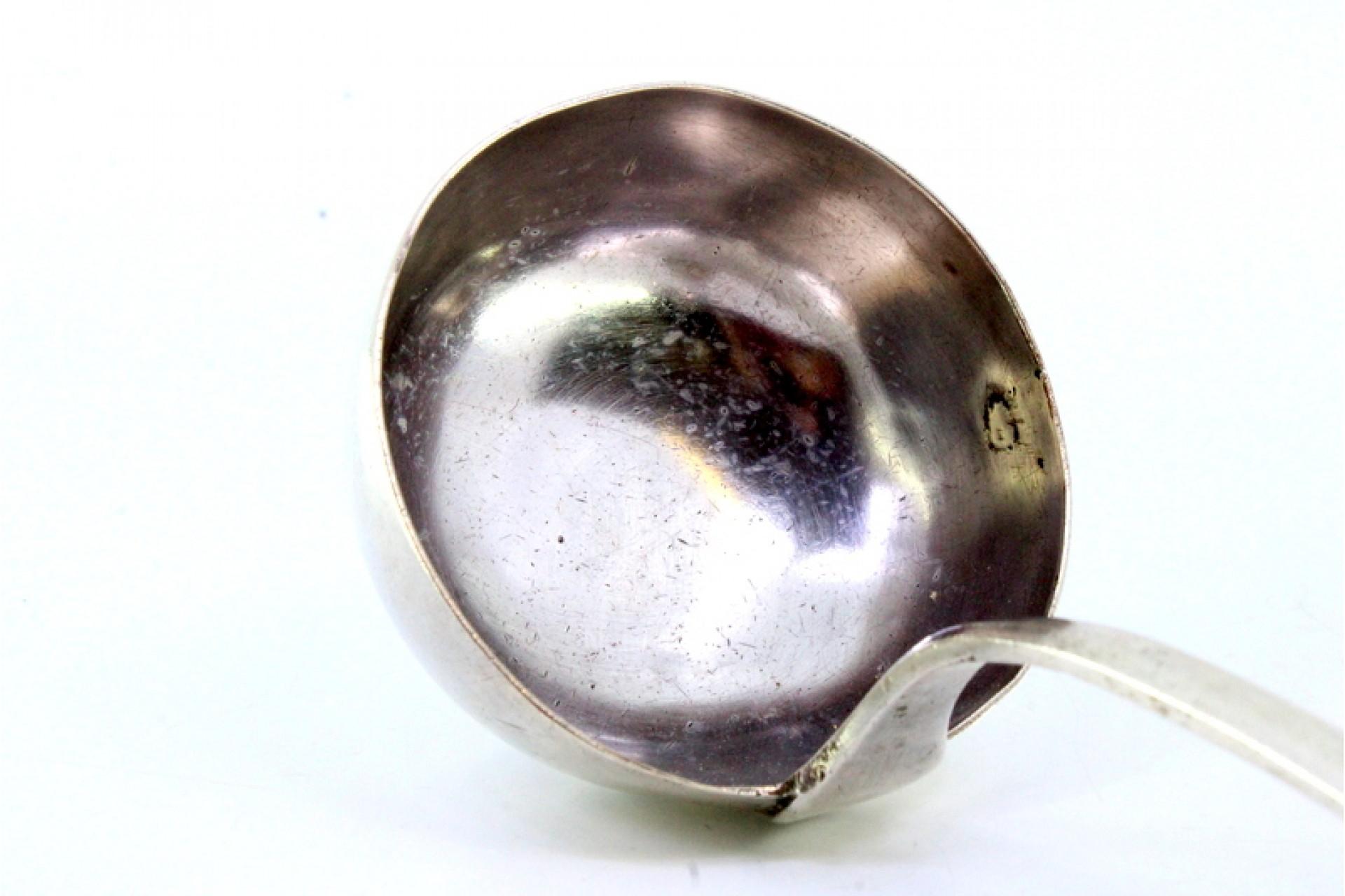 Silver soup ladle with embossed handle in the reed style im Zustand „Gut“ im Angebot in Porto, PT