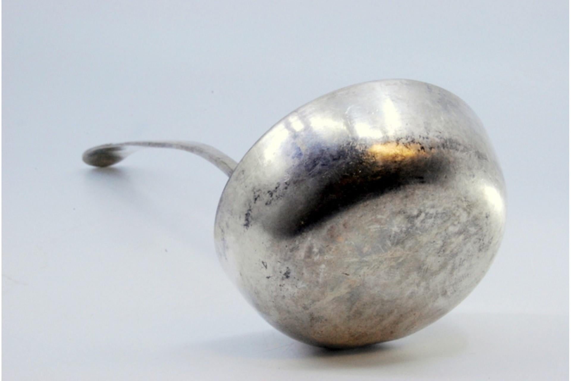 Silver soup ladle with embossed handle in the reed style im Zustand „Gut“ im Angebot in Porto, PT