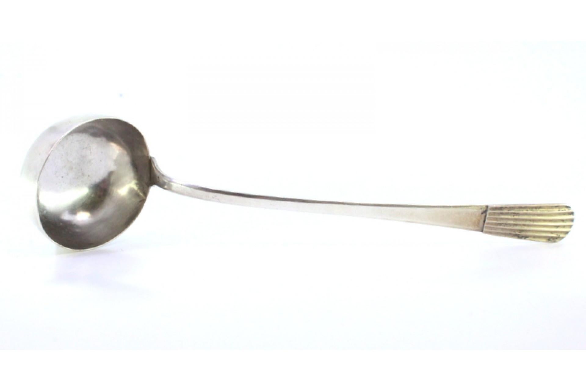 Silver soup ladle with embossed handle in the reed style (Silber) im Angebot