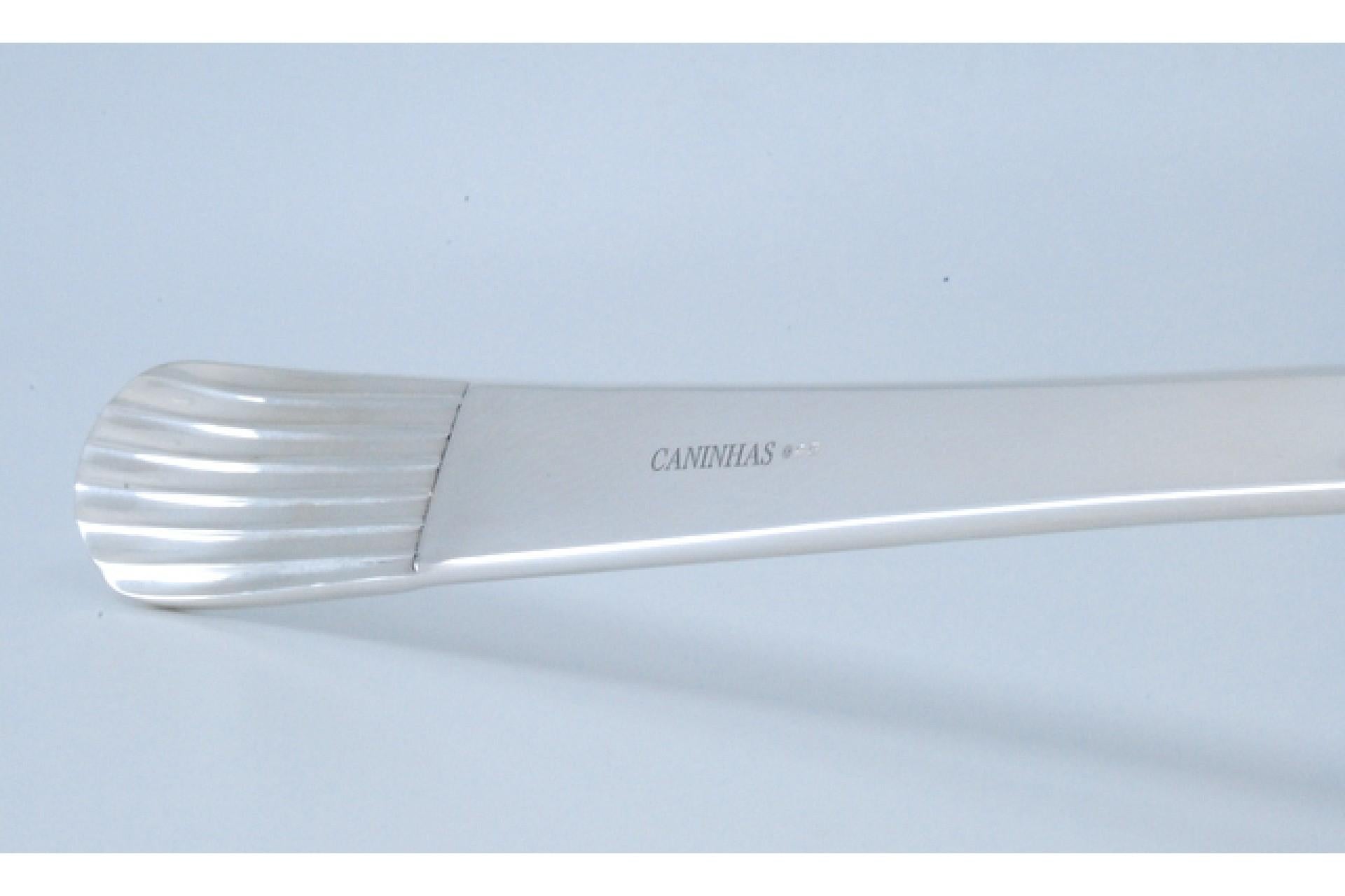 Description: Silver soup ladle with embossed reed-style handle. Metal: Silver. Origin: Portuguese. Brand: Porto Eagle Head. Weight: 223.57 grams. Dimensions: 28.5x8.5cm. Content: 925/1000. Assay Mark: Yes, between 1938 and 1984. Additional