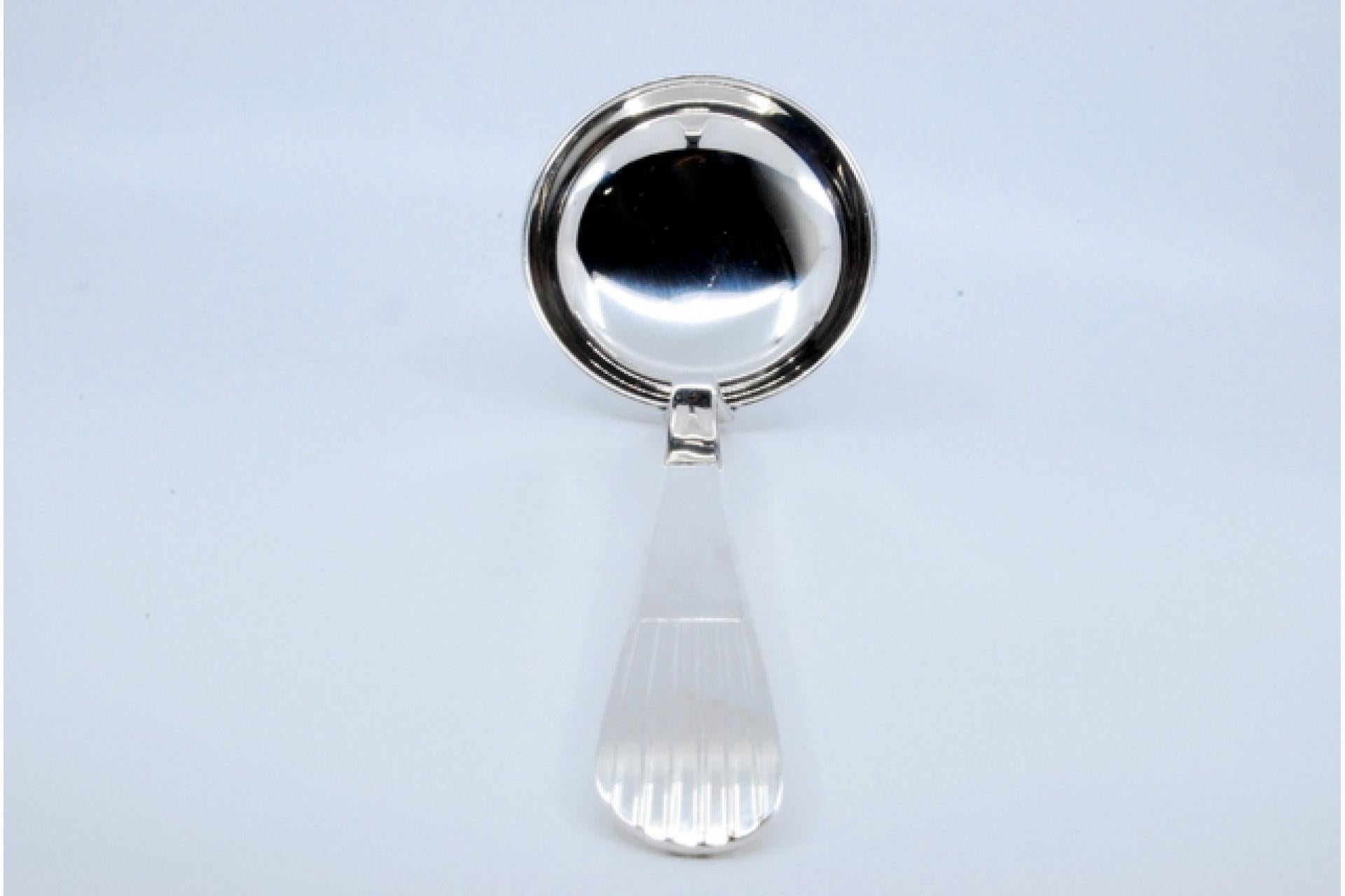 20th Century Silver soup ladle with embossed reed-style handle For Sale
