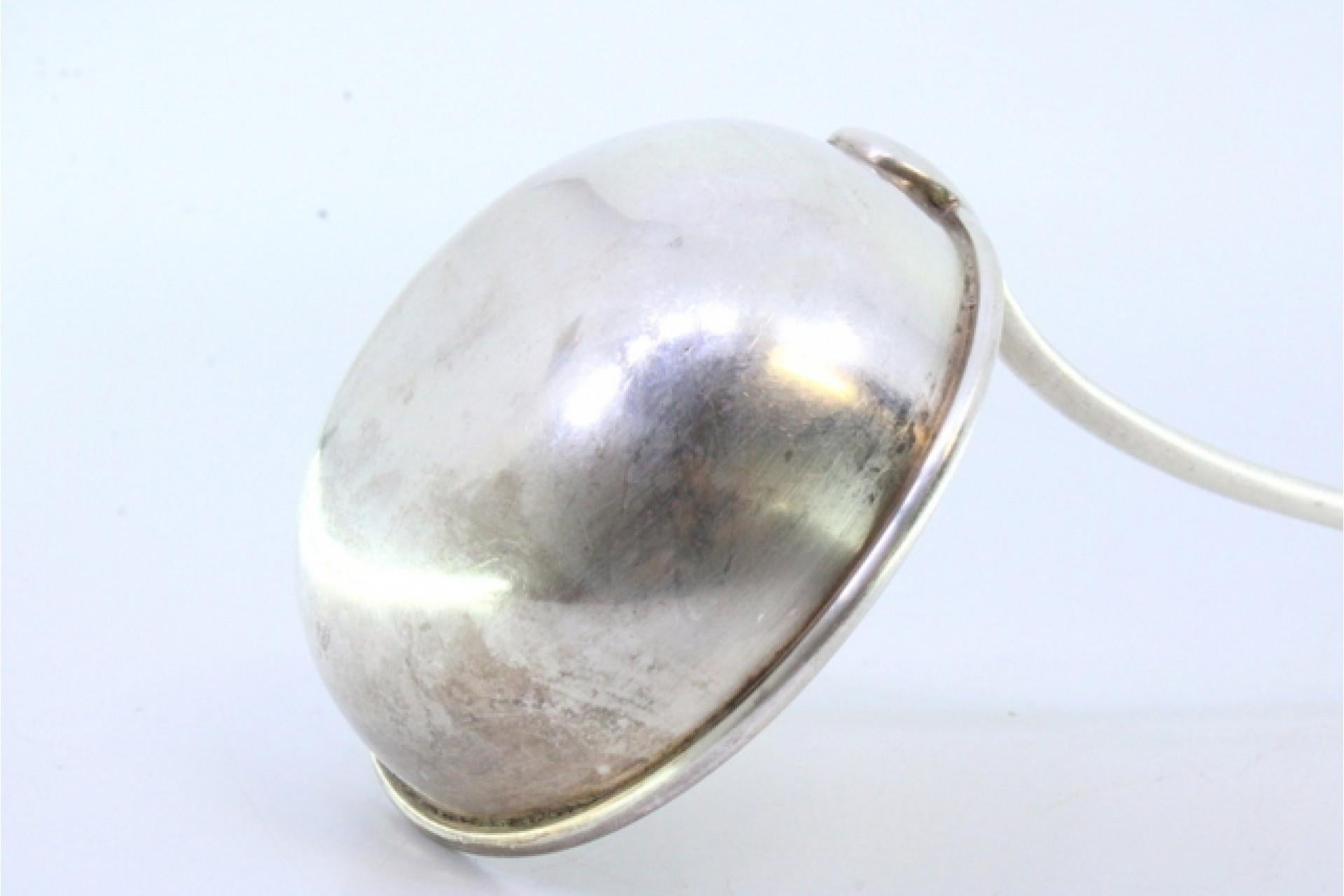 Silver soup ladle with engraving on the handle and a monogram card en venta 1