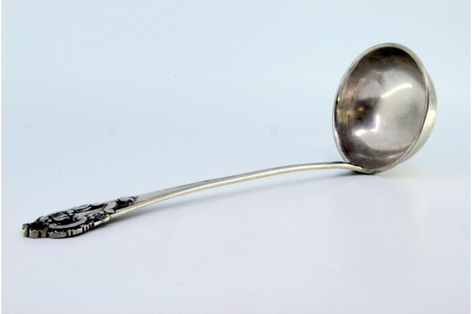20th Century Silver soup ladle with friezes and reliefs on the handle For Sale